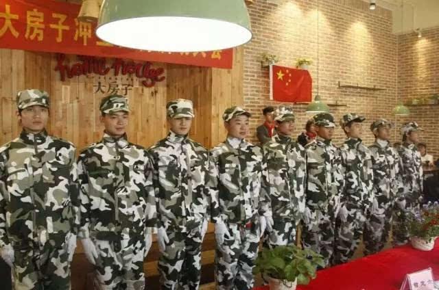 逃离废弃的建筑